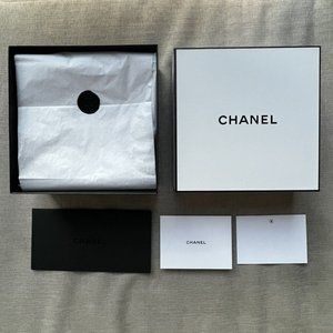 AUTH New Chanel White 8 3/4" Square Gift Box, Gift Card & Envelop, Tissue & Fill